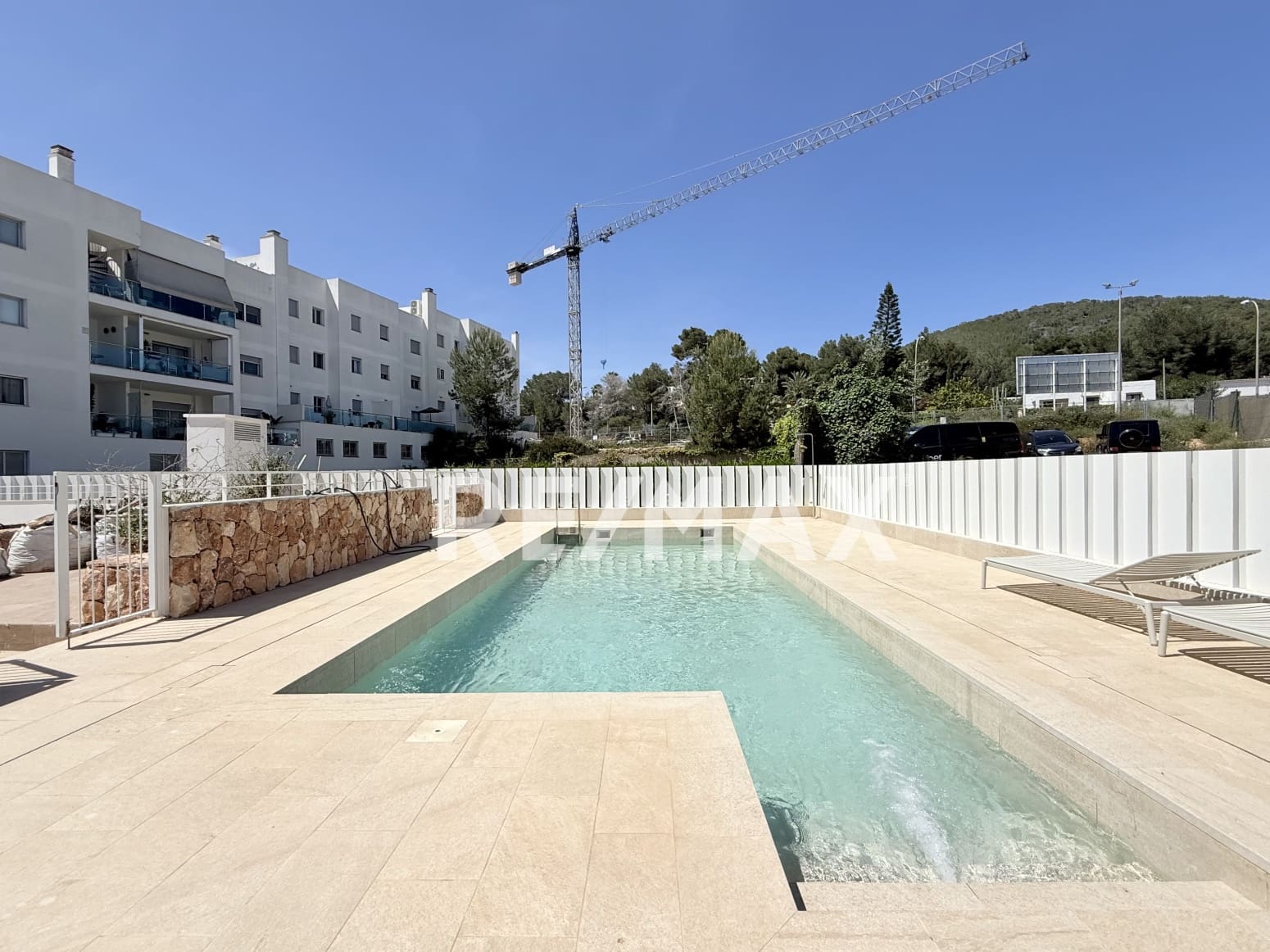 Piso de 2 habitaciones en Santa Eulalia / Santa Eularia en venta con piscina garaje - 649.000 € (Ref: 9796080)