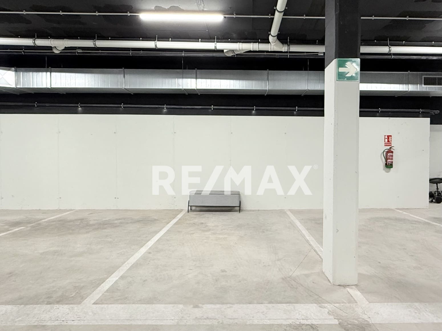 Piso de 2 habitaciones en Santa Eulalia / Santa Eularia en venta con piscina garaje - 649.000 € (Ref: 9796080)