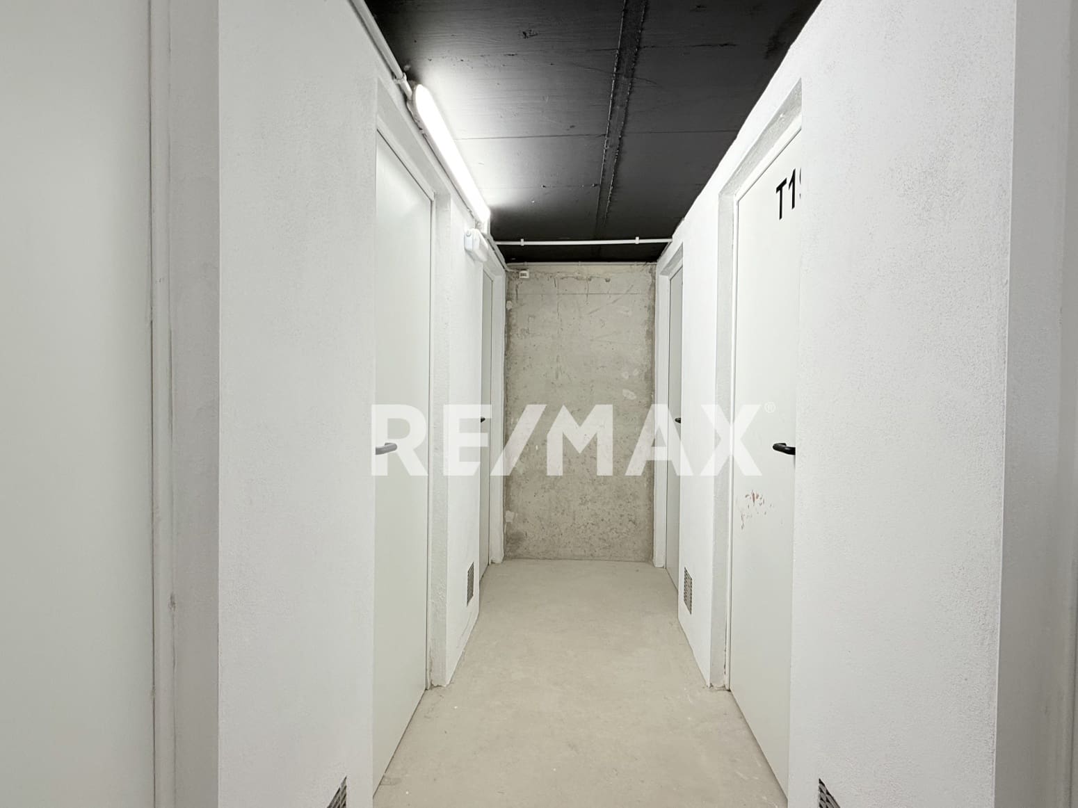 Piso de 2 habitaciones en Santa Eulalia / Santa Eularia en venta con piscina garaje - 649.000 € (Ref: 9796080)