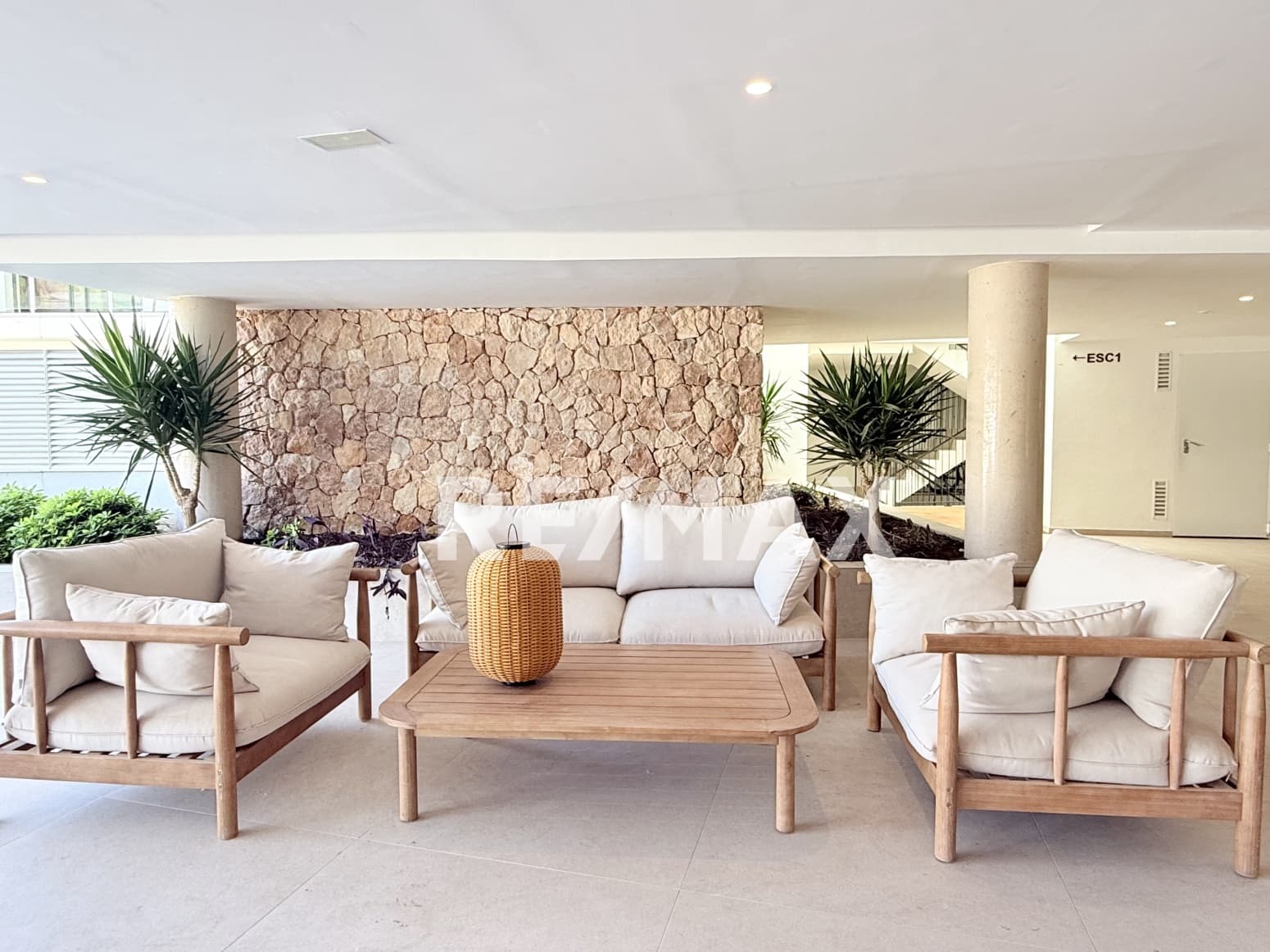 Piso de 2 habitaciones en Santa Eulalia / Santa Eularia en venta con piscina garaje - 649.000 € (Ref: 9796080)