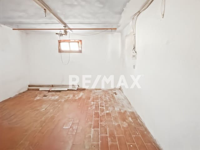 Garage til salg i Santa Eulalia / Santa Eularia - € 75.000 (Ref: 9883751)