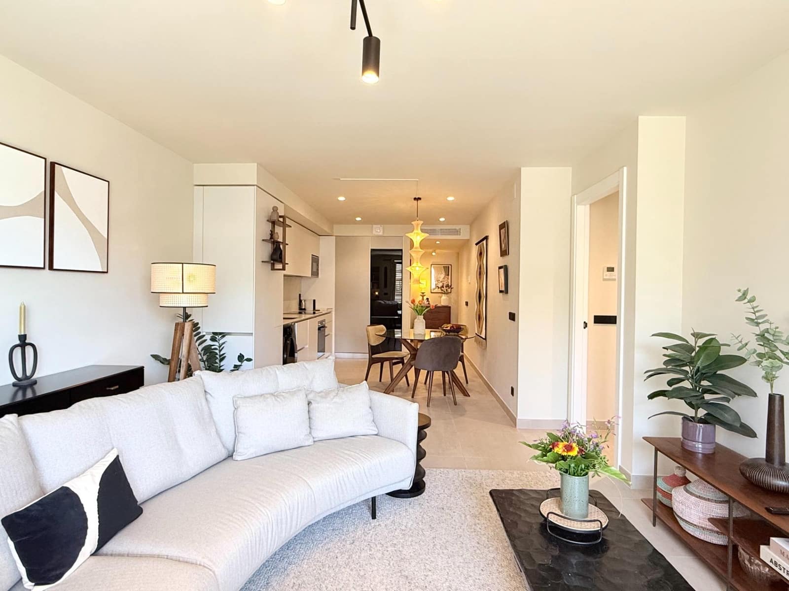 Piso de 2 habitaciones en Santa Eulalia / Santa Eularia en venta con piscina garaje - 649.000 € (Ref: 9901580)