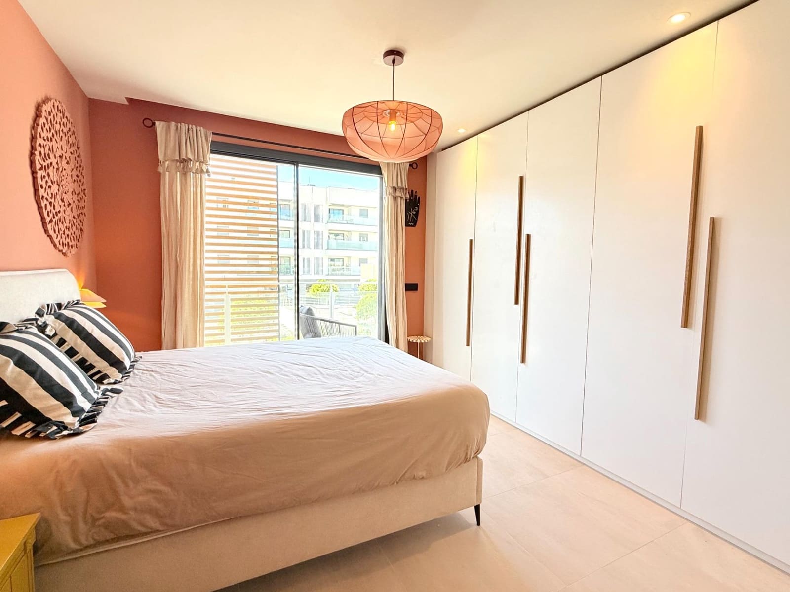 Piso de 2 habitaciones en Santa Eulalia / Santa Eularia en venta con piscina garaje - 649.000 € (Ref: 9901580)