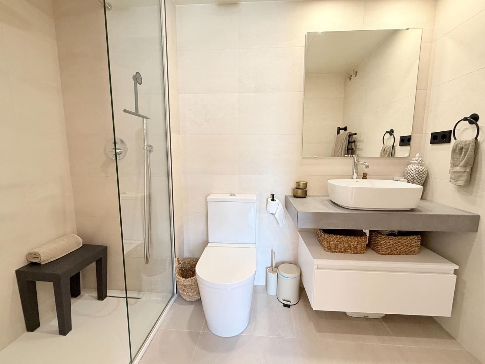 Piso de 2 habitaciones en Santa Eulalia / Santa Eularia en venta con piscina garaje - 649.000 € (Ref: 9901580)