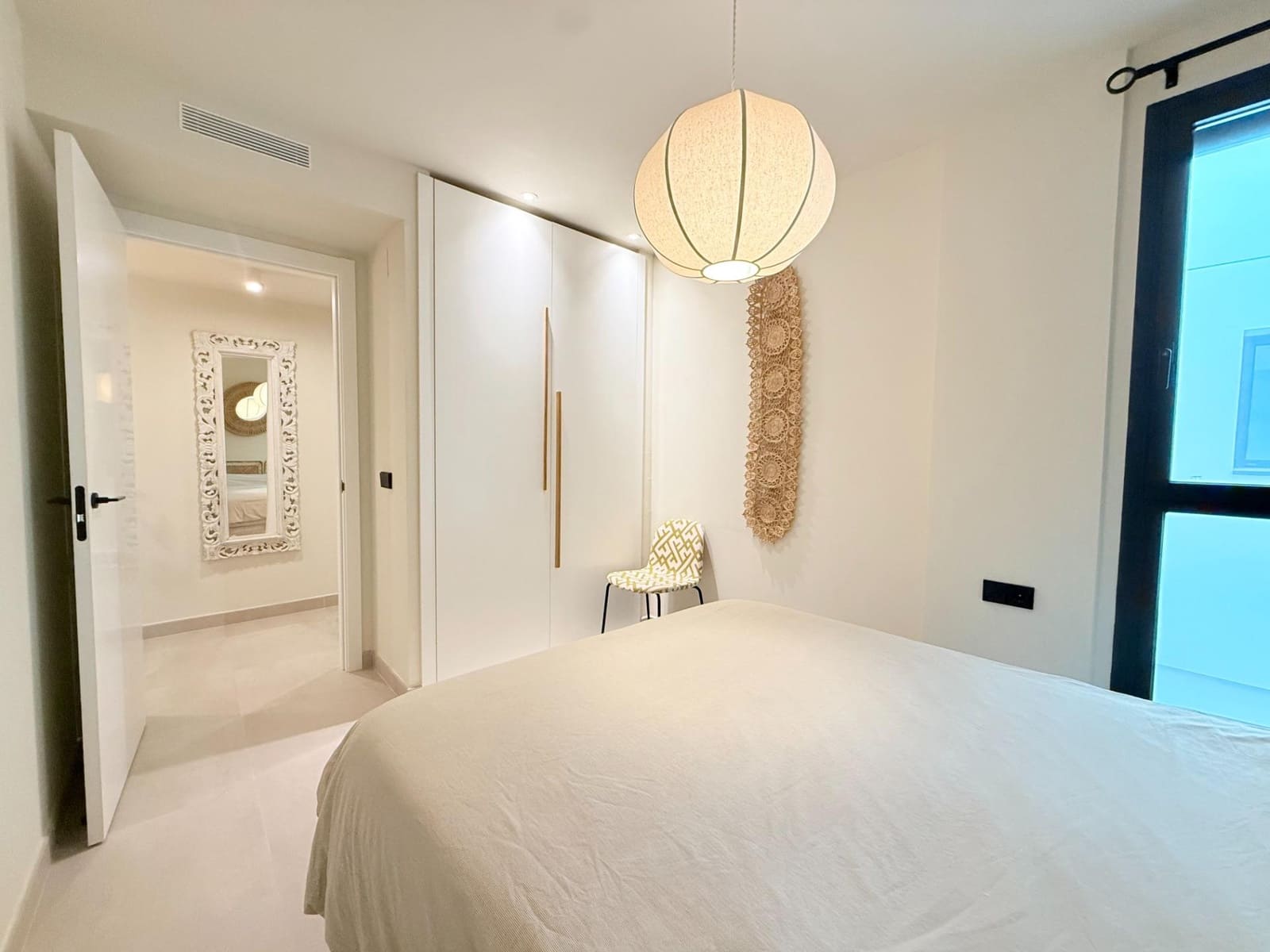 Piso de 2 habitaciones en Santa Eulalia / Santa Eularia en venta con piscina garaje - 649.000 € (Ref: 9901580)