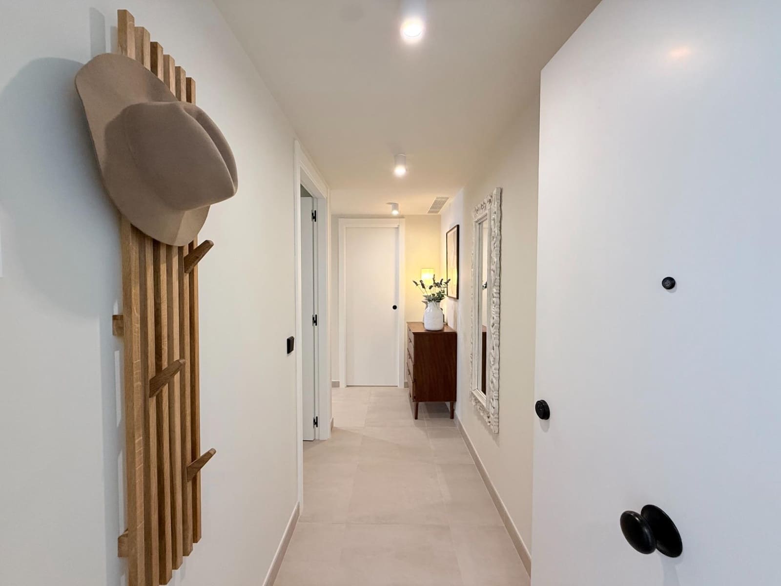 Piso de 2 habitaciones en Santa Eulalia / Santa Eularia en venta con piscina garaje - 649.000 € (Ref: 9901580)