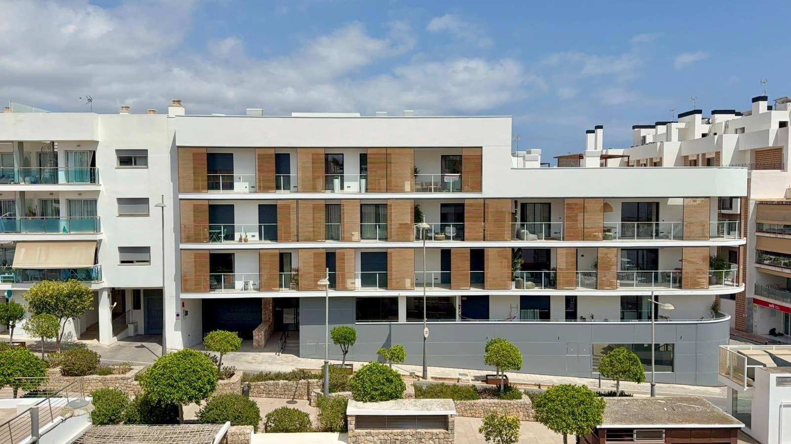 Piso de 2 habitaciones en Santa Eulalia / Santa Eularia en venta con piscina garaje - 649.000 € (Ref: 9901580)