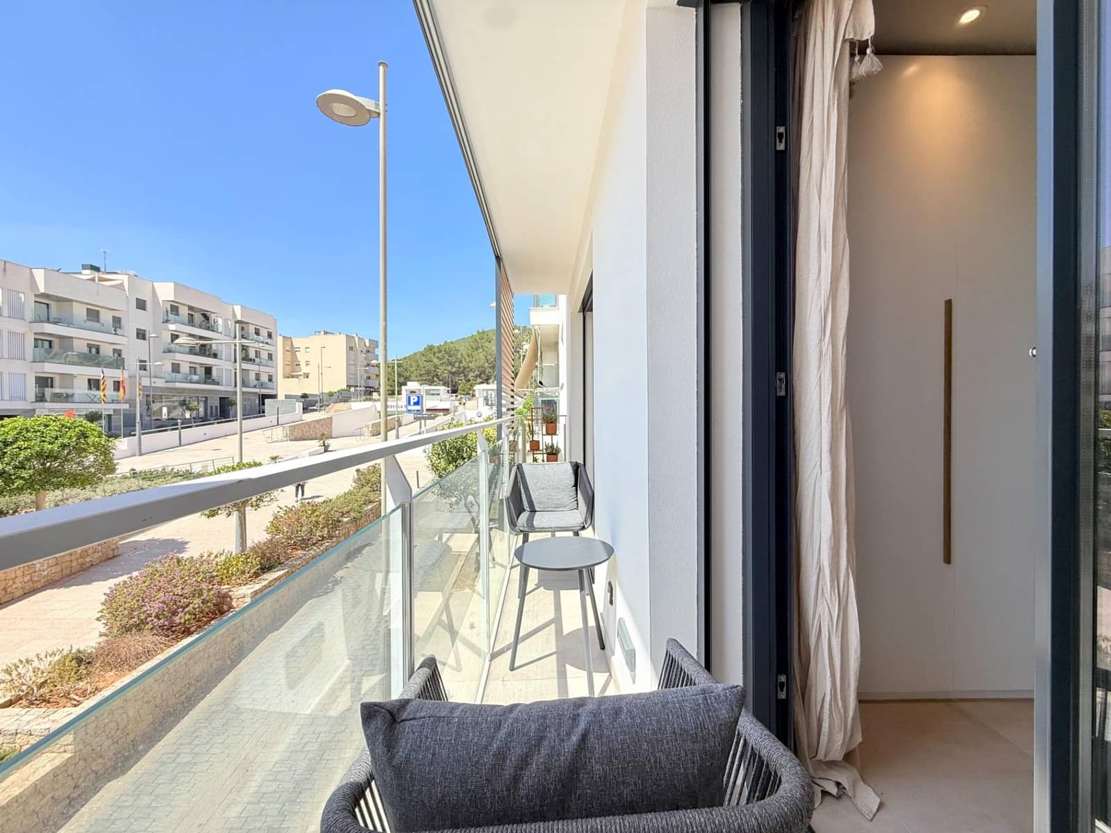 Piso de 2 habitaciones en Santa Eulalia / Santa Eularia en venta con piscina garaje - 649.000 € (Ref: 9901580)