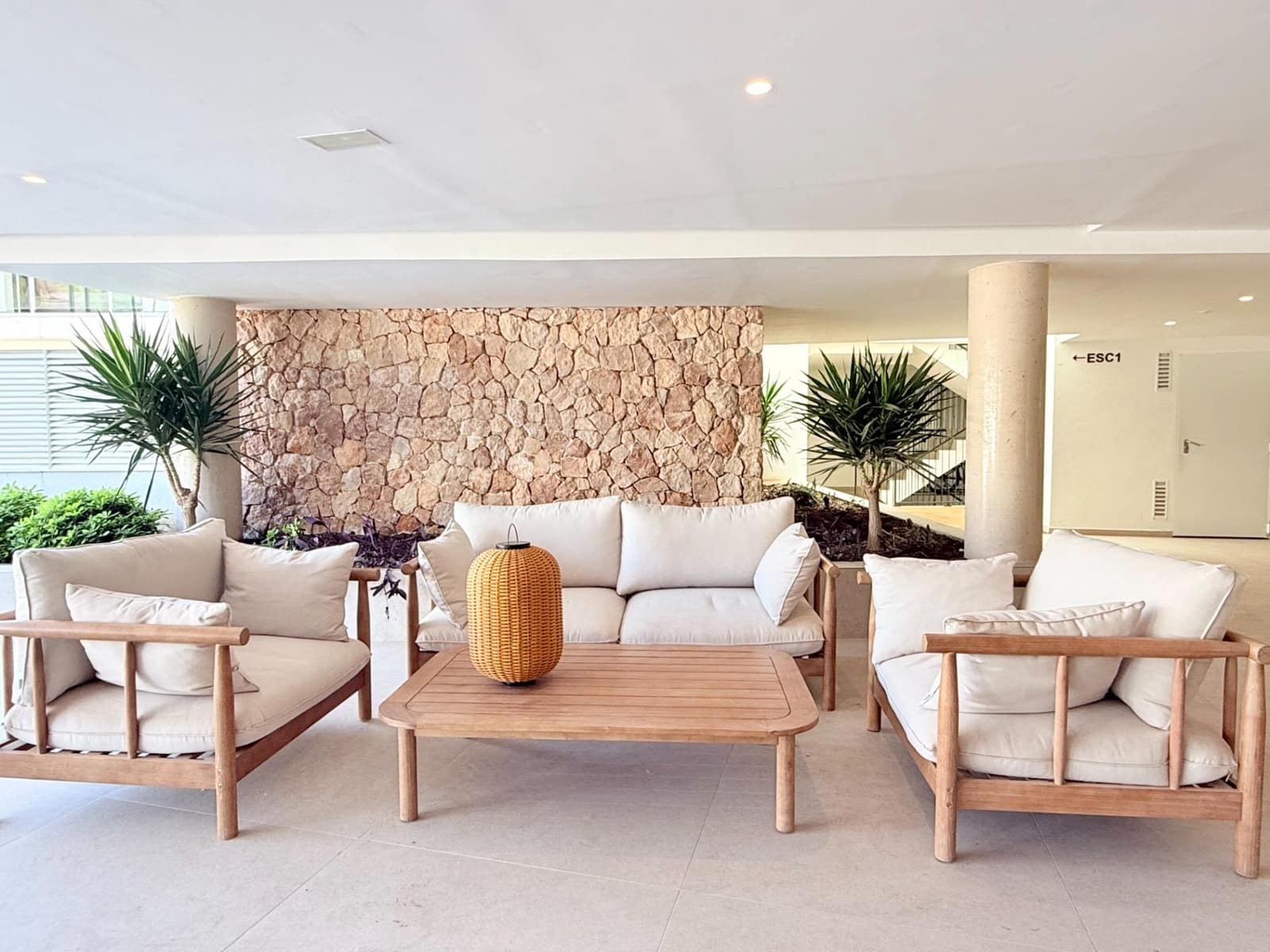 Piso de 2 habitaciones en Santa Eulalia / Santa Eularia en venta con piscina garaje - 649.000 € (Ref: 9901580)