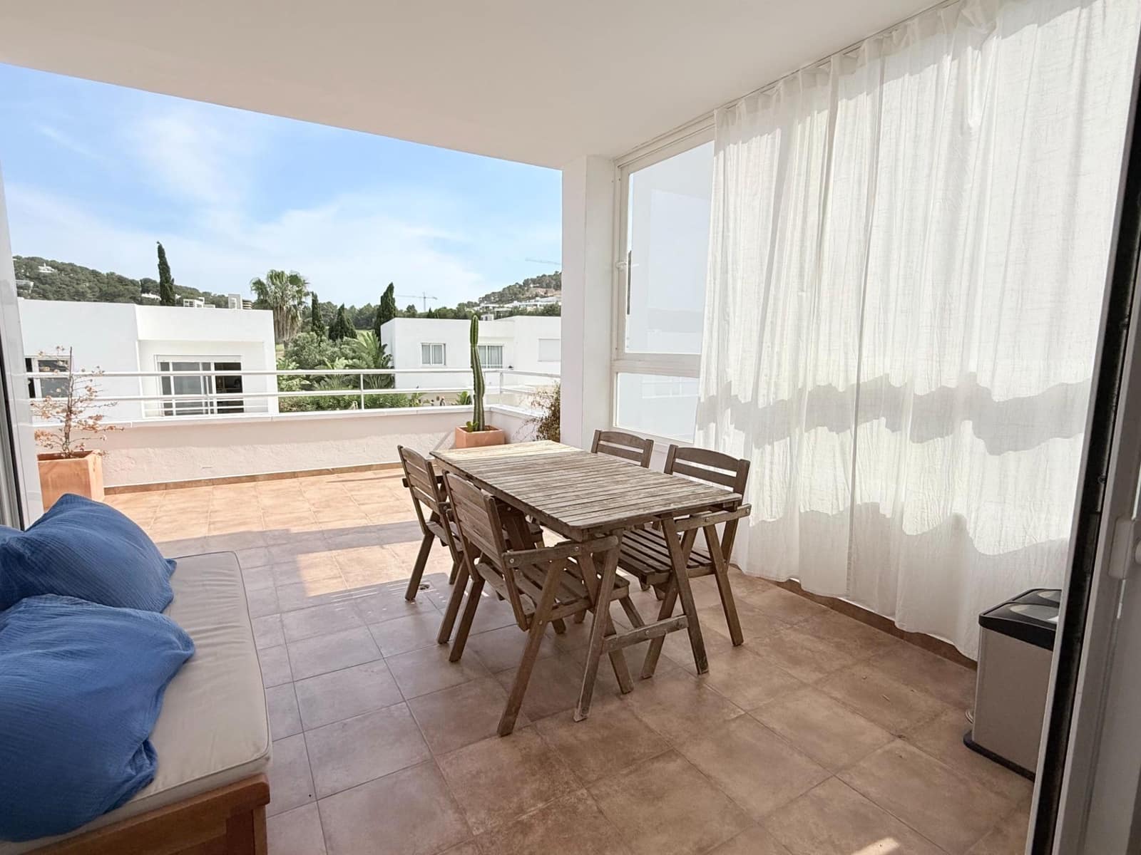 2 slaapkamer Appartement te huur in Roca Llisa met zwembad - € 3.500 (Ref: 9901581)