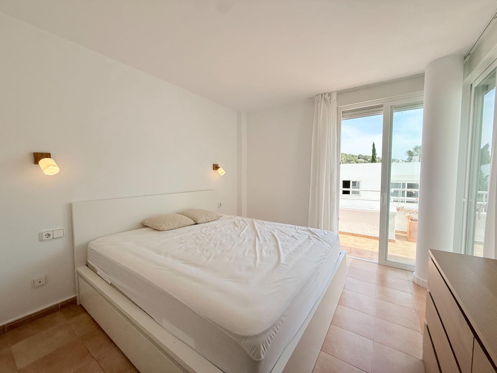 2 slaapkamer Appartement te huur in Roca Llisa met zwembad - € 3.500 (Ref: 9901581)