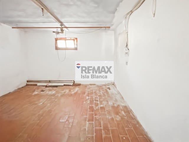 Garage til salg i Santa Eulalia / Santa Eularia - € 75.000 (Ref: 9901583)