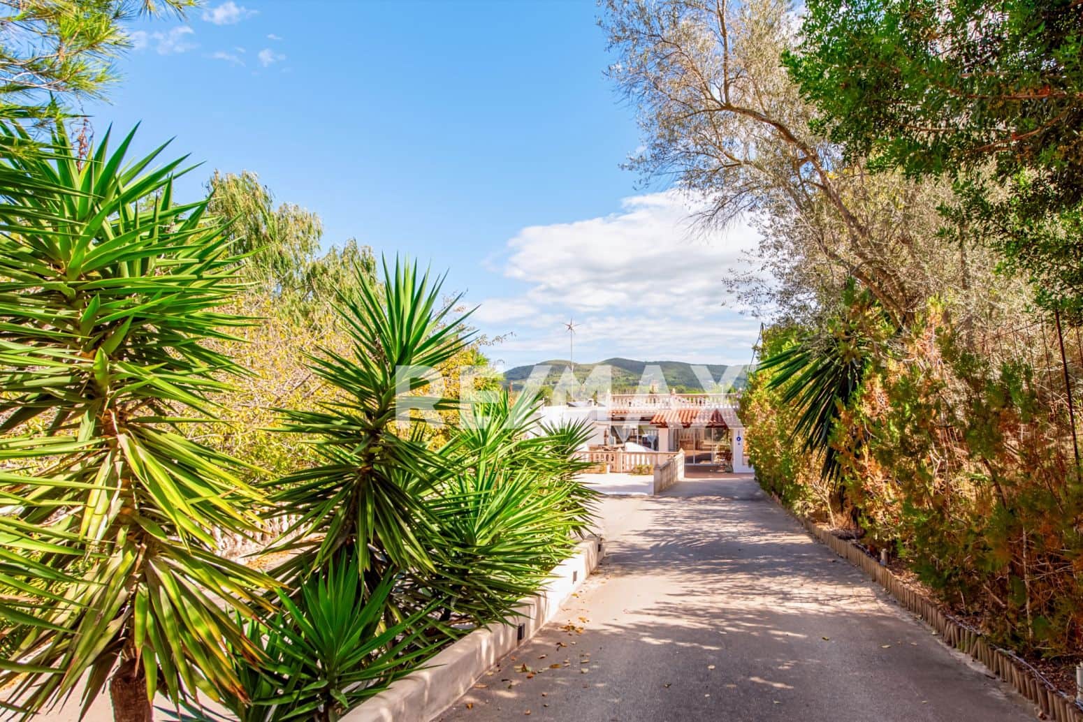 6 slaapkamer Villa te koop in Sant Joan de Labritja met zwembad garage - € 2.300.000 (Ref: 9901589)