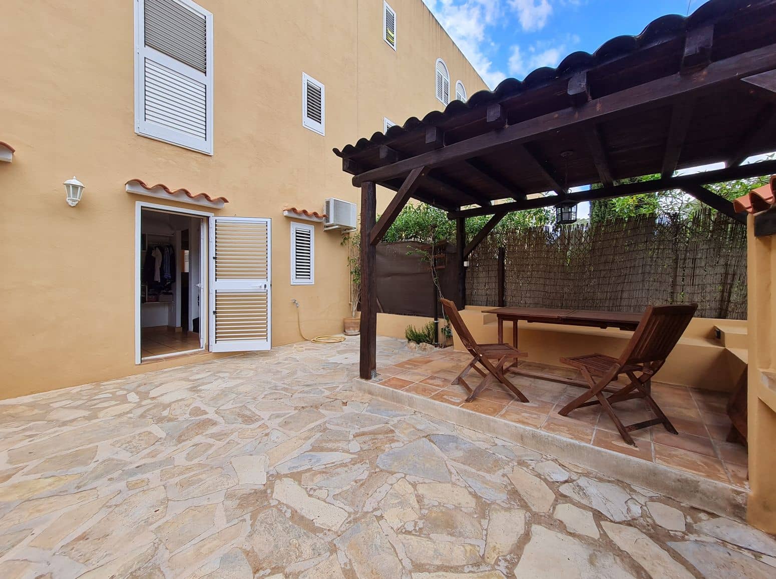1 sovrum Strandlägenhet till salu i Santa Eulalia / Santa Eularia med pool - 395 000 € (Ref: 9901598)