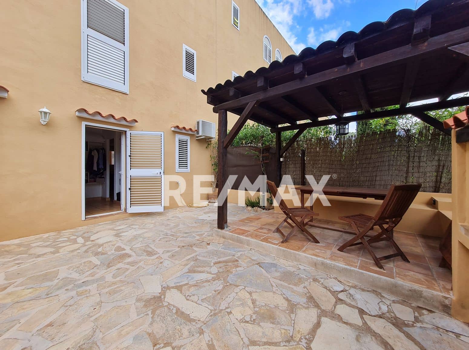 1 bedroom Beach Apartment for sale in Santa Eulalia / Santa Eularia with pool - € 395,000 (Ref: 9901598)
