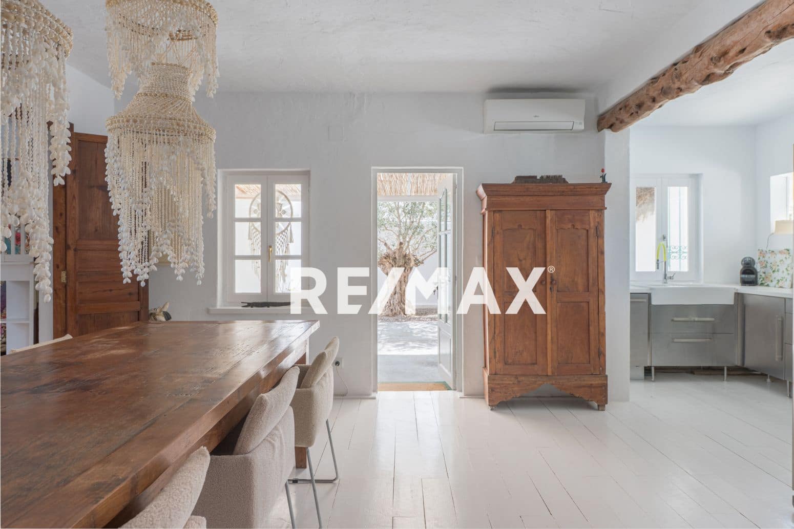 2 bedroom Villa for sale in San Jose / Sant Josep de Sa Talaia with pool - € 1,450,000 (Ref: 9901600)