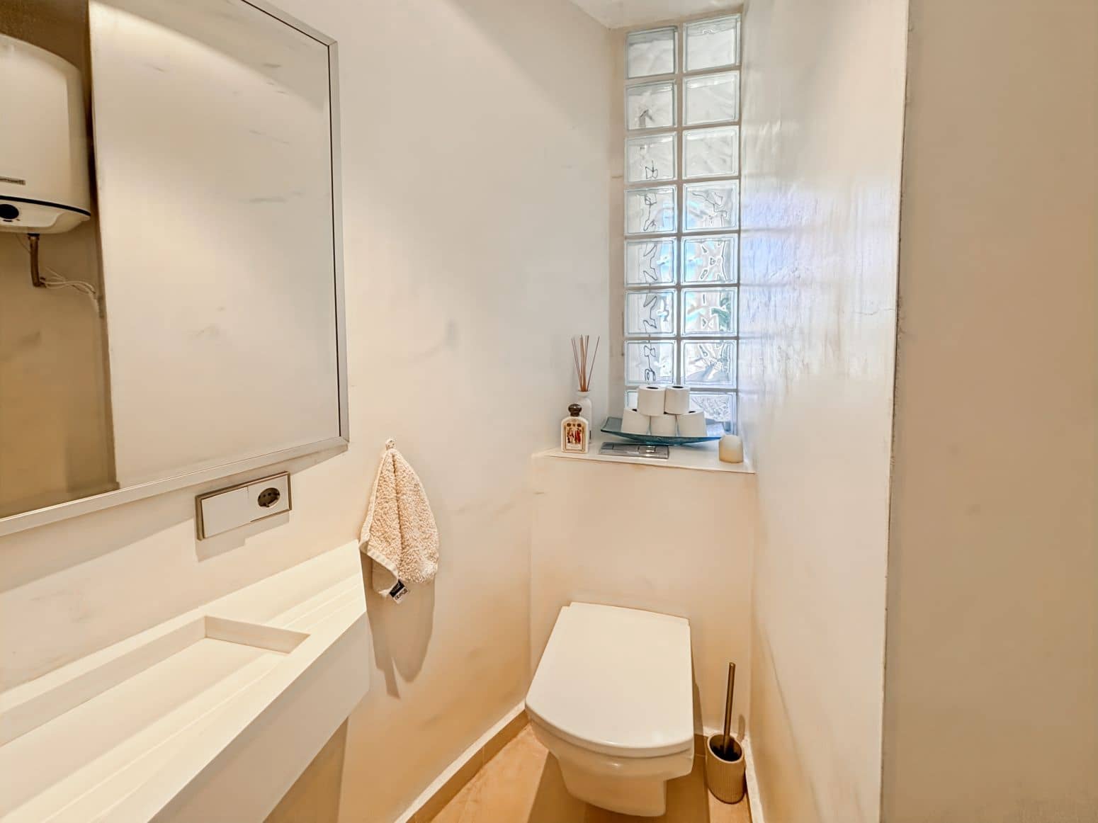 2 bedroom Apartment for sale in Santa Eulalia / Santa Eularia with pool - € 880,000 (Ref: 9903939)