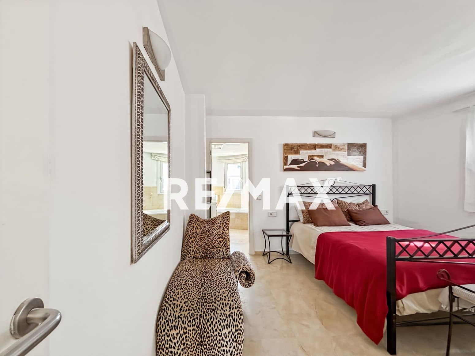 2 bedroom Apartment for sale in Santa Eulalia / Santa Eularia with pool - € 880,000 (Ref: 9903939)