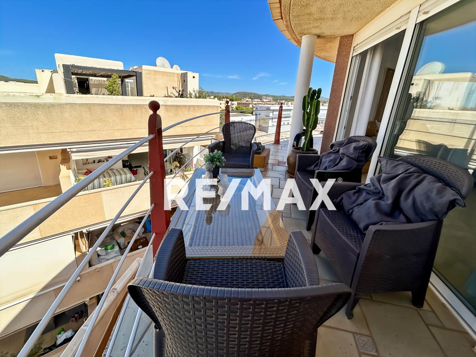 2 bedroom Apartment for sale in Santa Eulalia / Santa Eularia with pool - € 880,000 (Ref: 9903939)