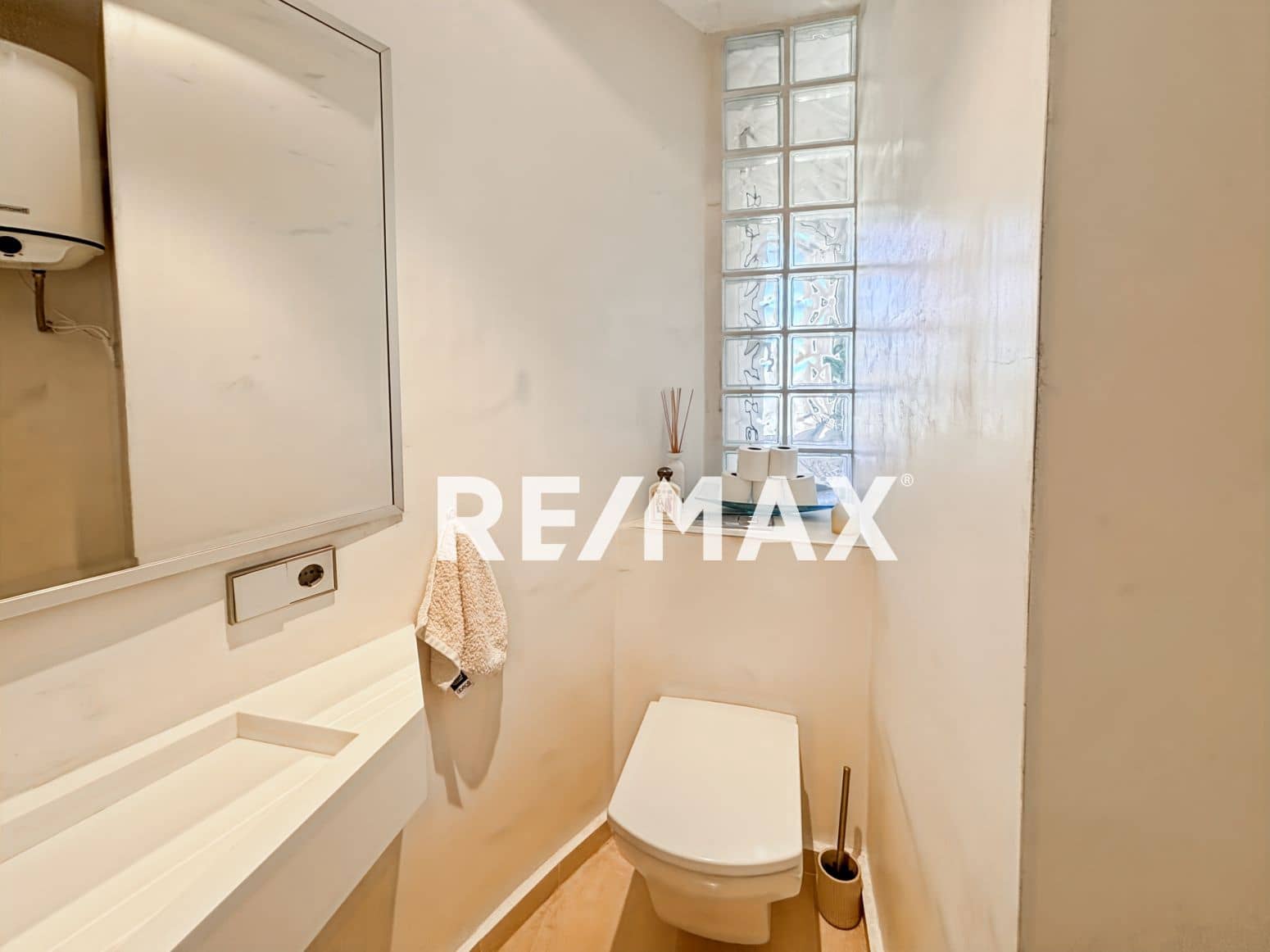 2 bedroom Apartment for sale in Santa Eulalia / Santa Eularia with pool - € 880,000 (Ref: 9903939)