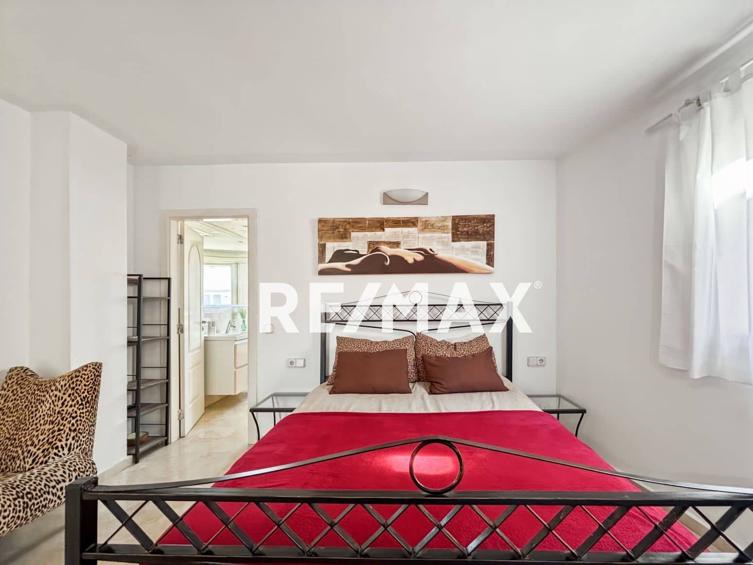 2 bedroom Apartment for sale in Santa Eulalia / Santa Eularia with pool - € 880,000 (Ref: 9903939)