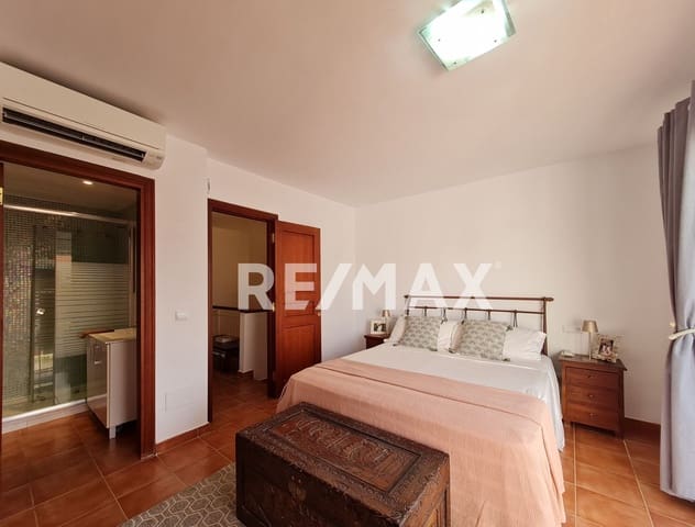 3 chambre Villa/Maison Mitoyenne à vendre à Santa Eulalia / Santa Eularia avec piscine garage - 729 000 € (Ref: 9903941)