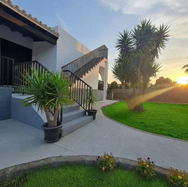 5 slaapkamer Villa te koop in Sant Antoni de Portmany - € 1.495.000 (Ref: 9908042)