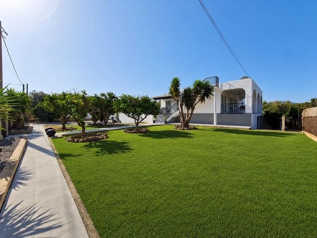 5 slaapkamer Villa te koop in Sant Antoni de Portmany - € 1.495.000 (Ref: 9908042)