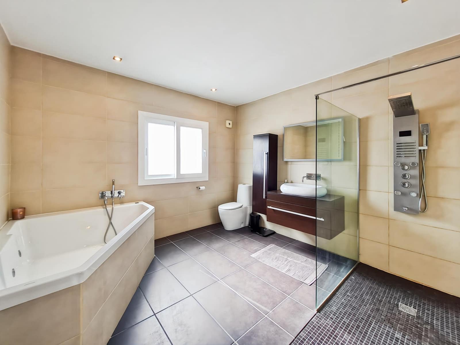 5 slaapkamer Villa te koop in Sant Antoni de Portmany - € 1.495.000 (Ref: 9908042)