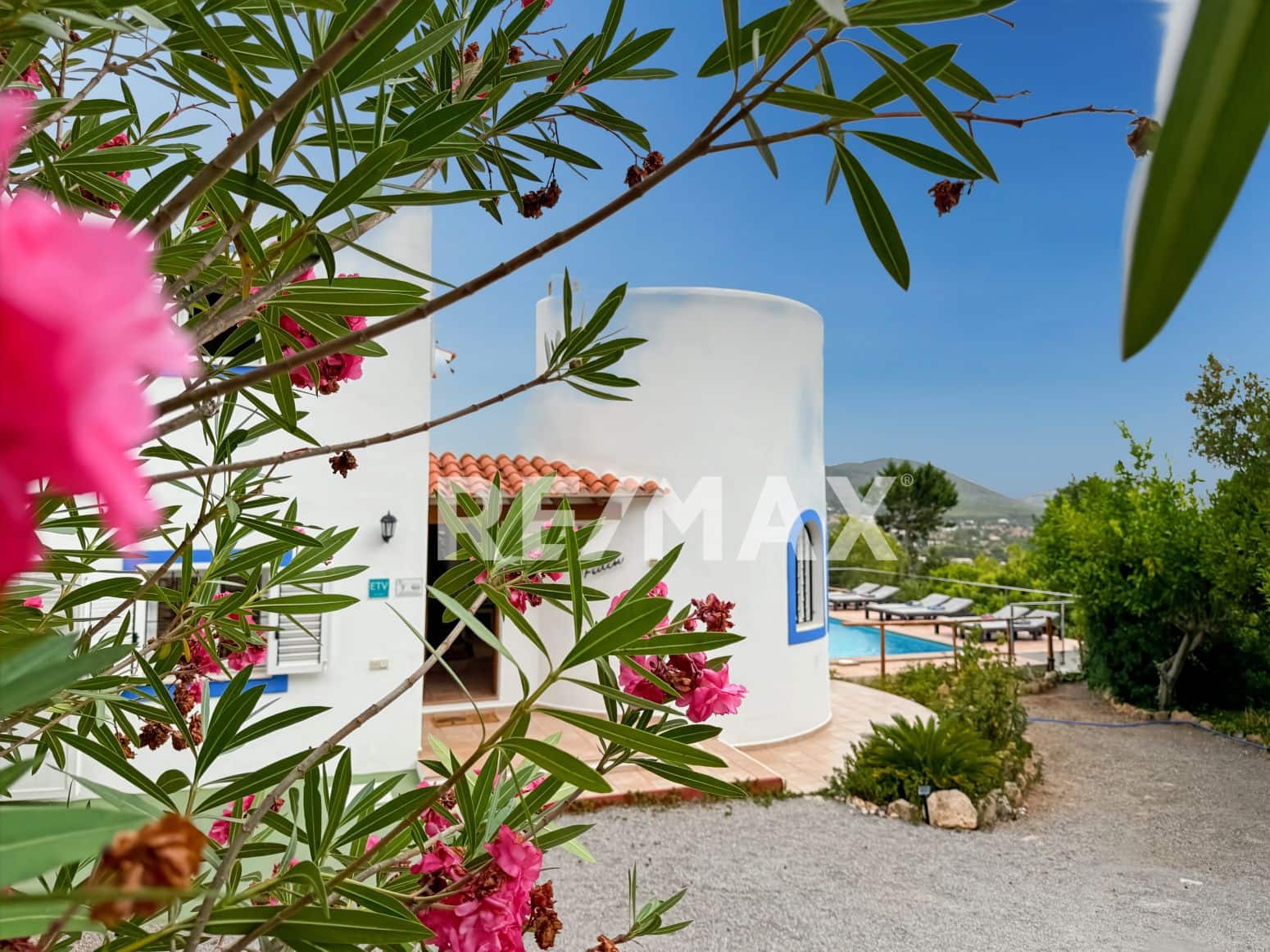 4 soverom Villa til salgs i Santa Eulalia / Santa Eularia med svømmebasseng garasje - € 6 600 (Ref: 9915834)
