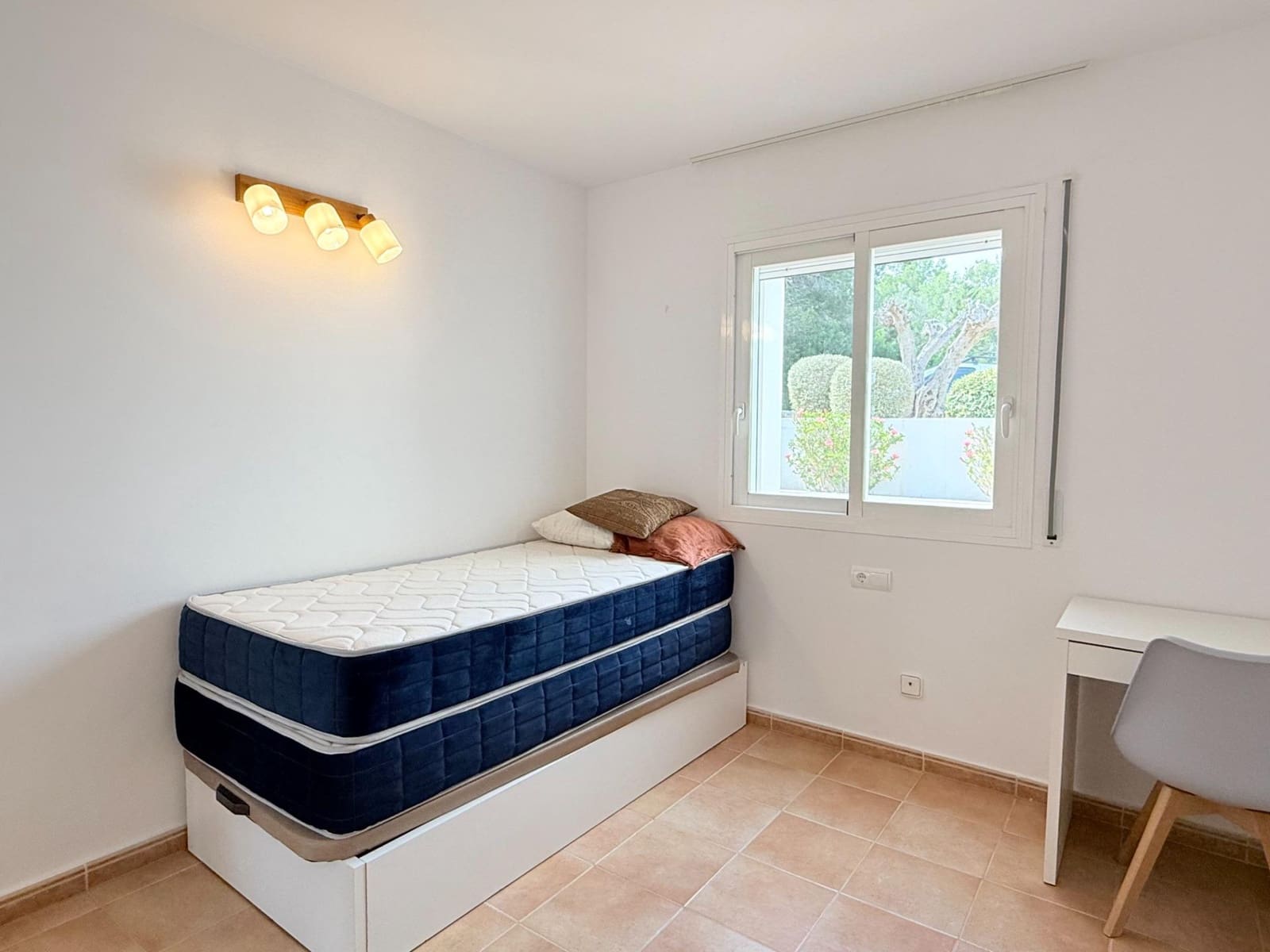 2 makuuhuone Huoneisto vuokrattavana paikassa Roca Llisa mukana uima-altaan - 2 500 € (Ref: 9934210)