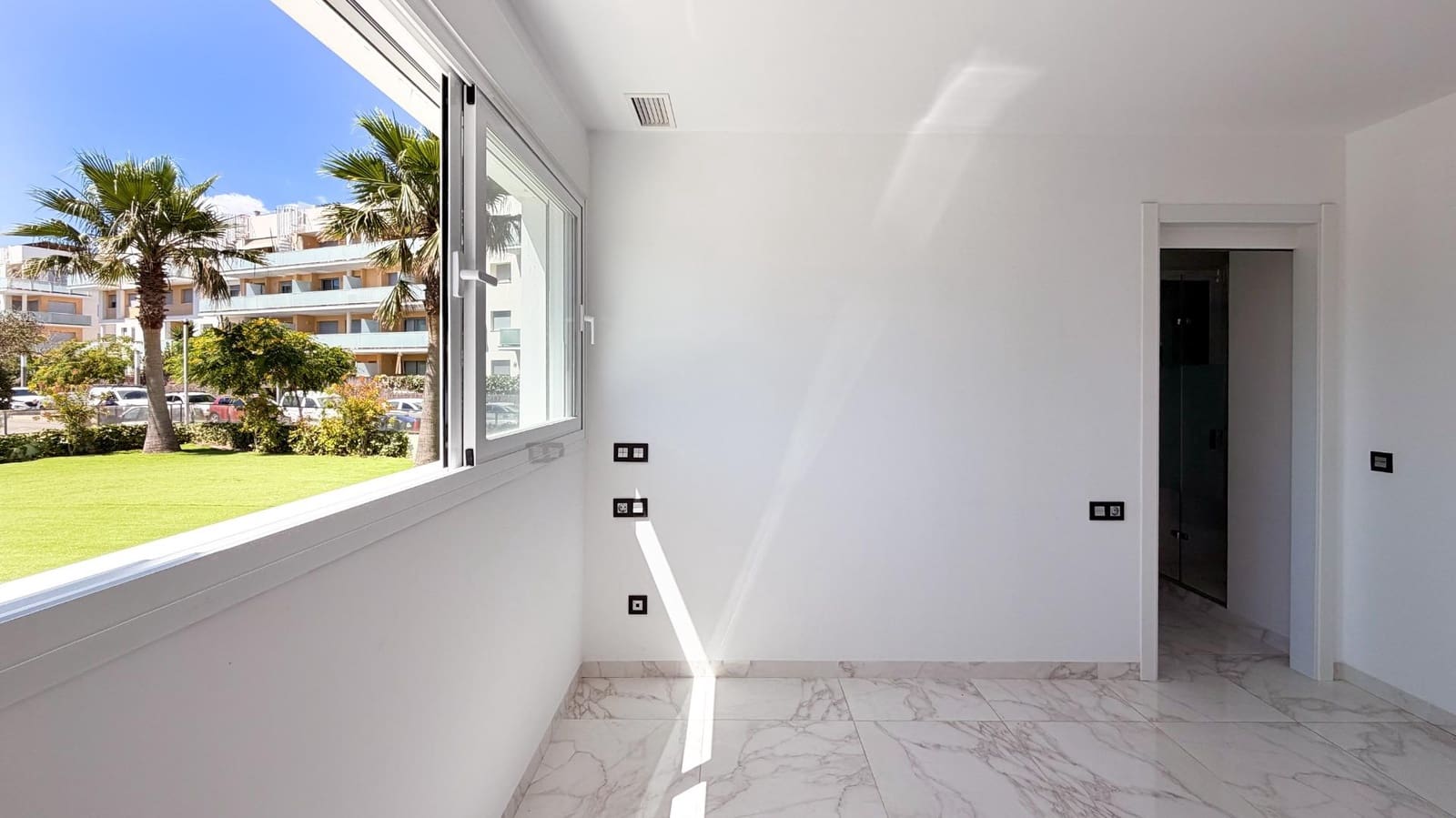 3 soveværelse Strandlejlighed til salg i San Jose / Sant Josep de Sa Talaia med swimmingpool garage - € 685.000 (Ref: 9998819)