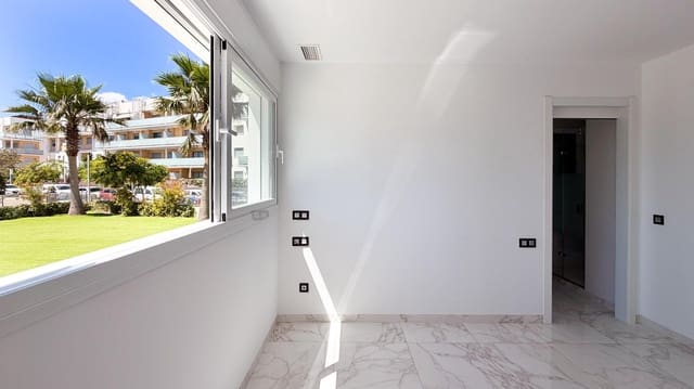 3 soveværelse Strandlejlighed til salg i San Jose / Sant Josep de Sa Talaia med swimmingpool garage - € 685.000 (Ref: 9998819)