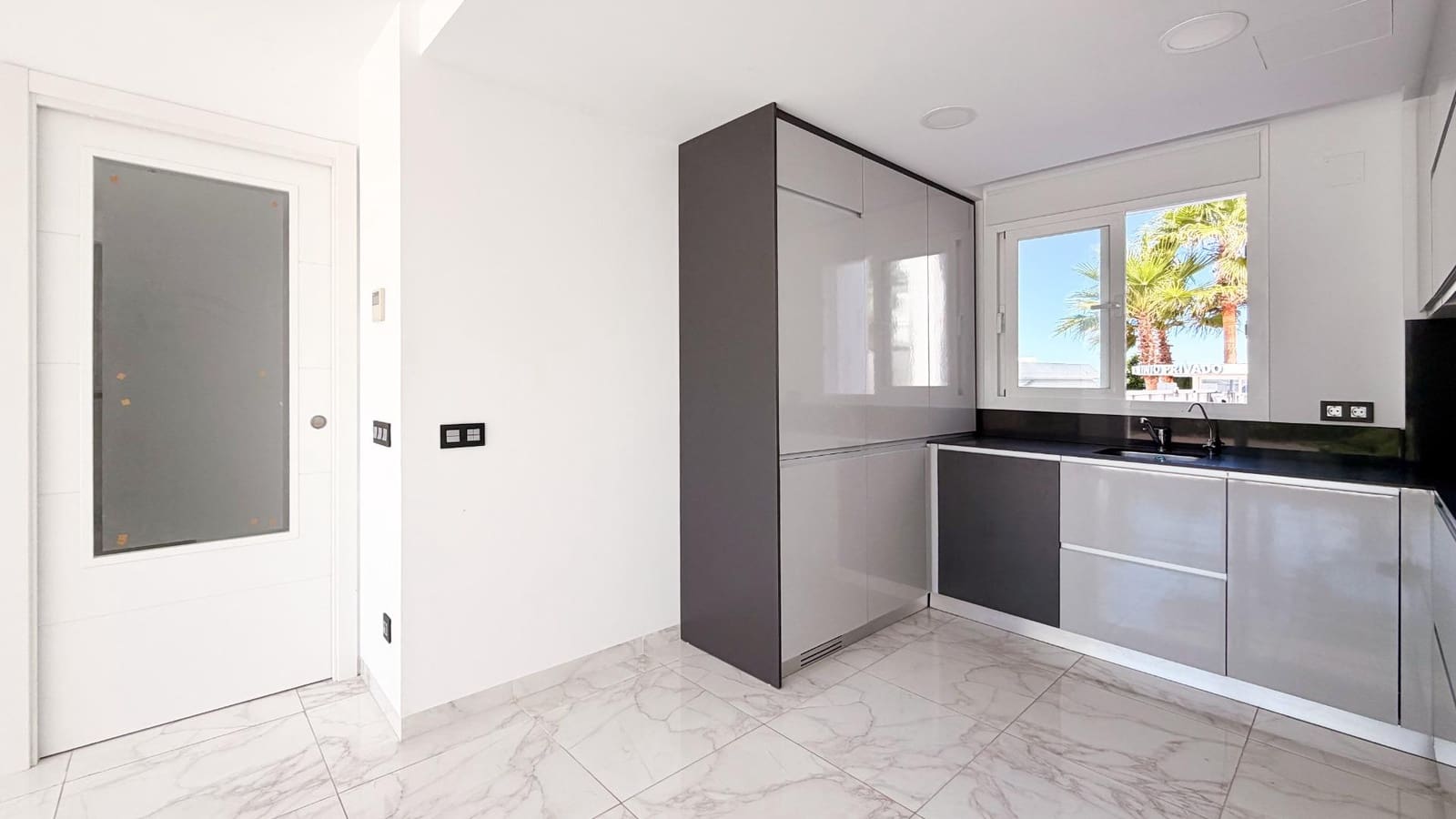 3 soveværelse Strandlejlighed til salg i San Jose / Sant Josep de Sa Talaia med swimmingpool garage - € 685.000 (Ref: 9998819)