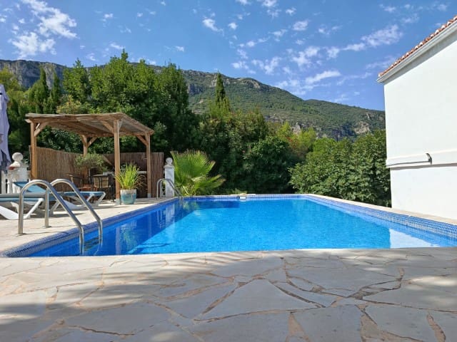 6 quarto Moradia para venda em La Drova com piscina garagem - 675 000 € (Ref: 10034809)