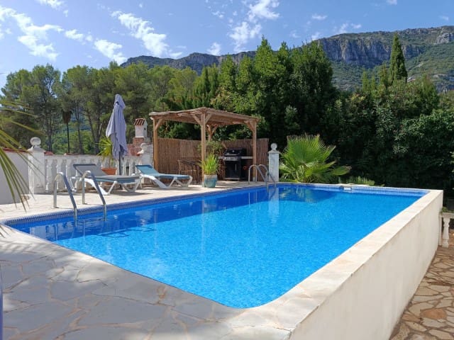 6 quarto Moradia para venda em La Drova com piscina garagem - 675 000 € (Ref: 10034809)