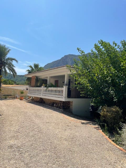 6 quarto Moradia para venda em La Drova com piscina garagem - 675 000 € (Ref: 10034809)
