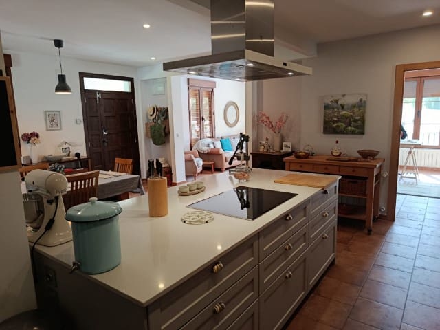 6 quarto Moradia para venda em La Drova com piscina garagem - 675 000 € (Ref: 10034809)