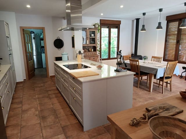 6 quarto Moradia para venda em La Drova com piscina garagem - 675 000 € (Ref: 10034809)