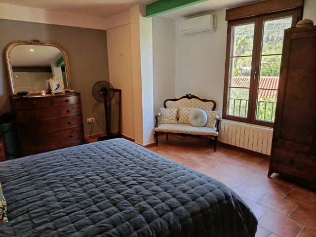 6 quarto Moradia para venda em La Drova com piscina garagem - 675 000 € (Ref: 10034809)