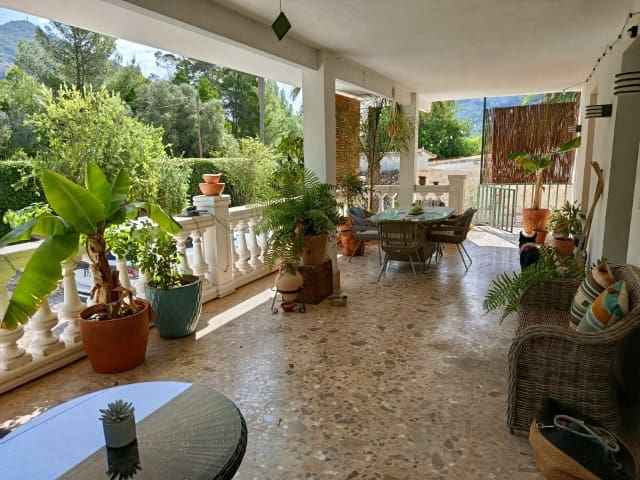 6 quarto Moradia para venda em La Drova com piscina garagem - 675 000 € (Ref: 10034809)