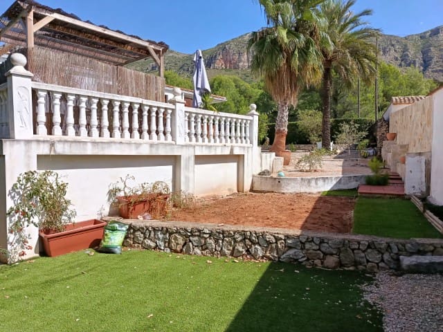 6 quarto Moradia para venda em La Drova com piscina garagem - 675 000 € (Ref: 10034809)