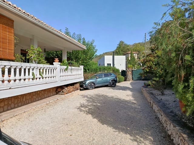 6 quarto Moradia para venda em La Drova com piscina garagem - 675 000 € (Ref: 10034809)