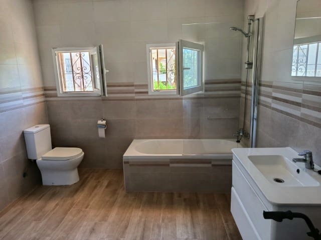 3 bedroom Villa for sale in La Drova with pool garage - € 395,000 (Ref: 10037792)