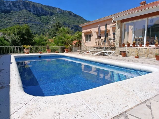 3 bedroom Villa for sale in La Drova with pool garage - € 395,000 (Ref: 10037792)