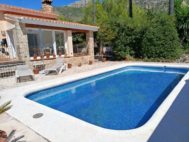 3 bedroom Villa for sale in La Drova with pool garage - € 395,000 (Ref: 10037792)