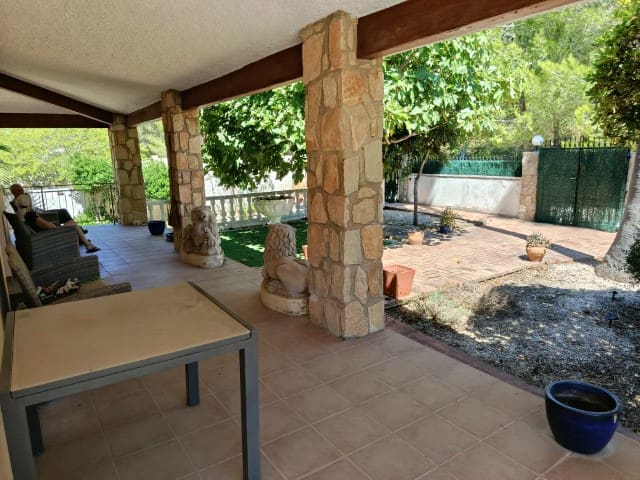 3 bedroom Villa for sale in La Drova with pool garage - € 395,000 (Ref: 10037792)
