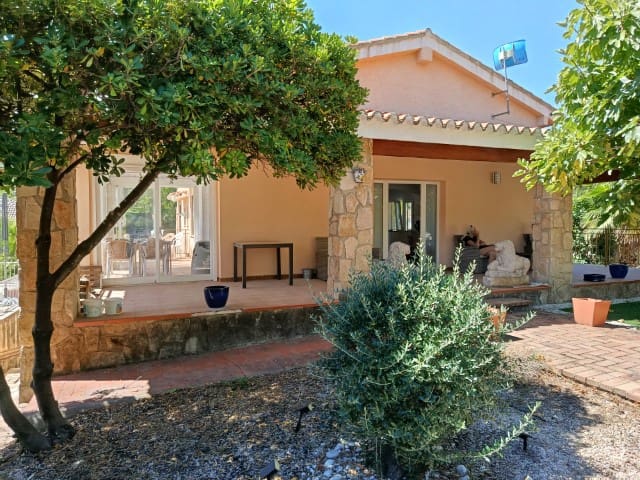 3 bedroom Villa for sale in La Drova with pool garage - € 395,000 (Ref: 10037792)