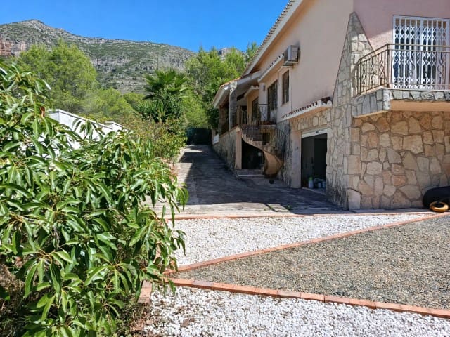 3 bedroom Villa for sale in La Drova with pool garage - € 395,000 (Ref: 10037792)