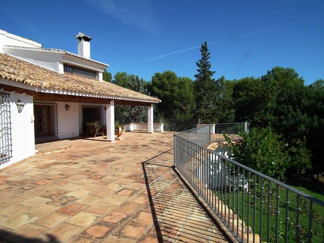 Villa til salg i Gandia med swimmingpool - € 1.700.000 (Ref: 3875660)